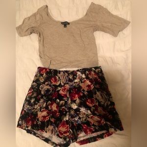 Simple cute festival outfit , top shop top and flower velvet shorts
